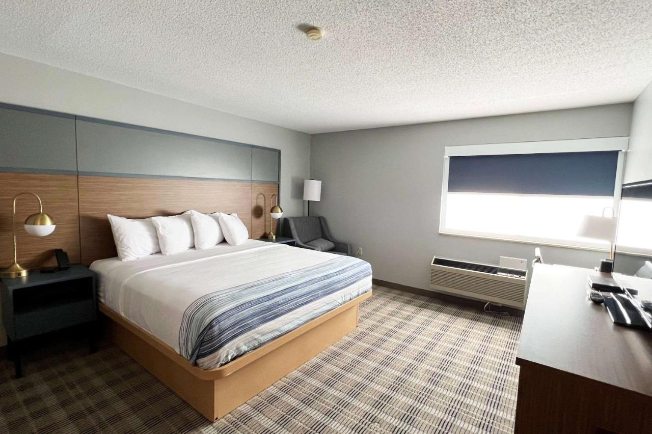 Americinn By Wyndham Marshfield Экстерьер фото
