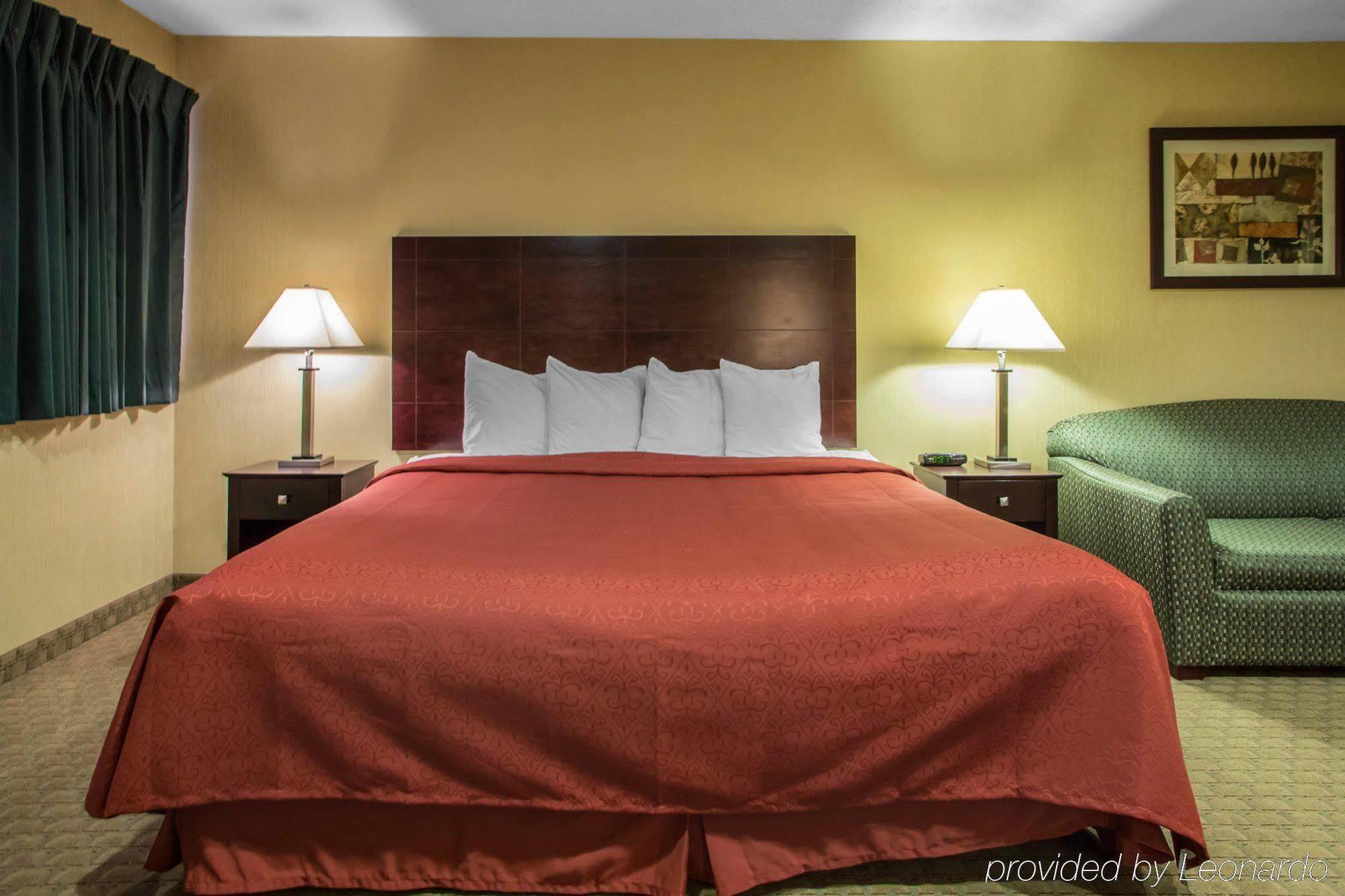 Americinn By Wyndham Marshfield Экстерьер фото