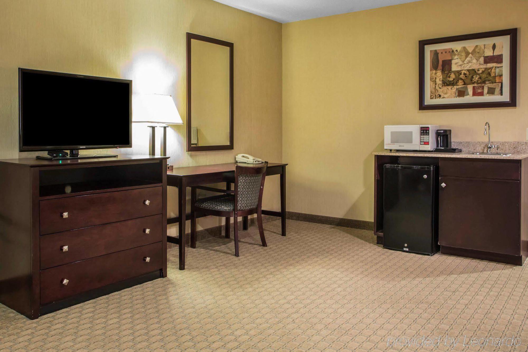 Americinn By Wyndham Marshfield Экстерьер фото